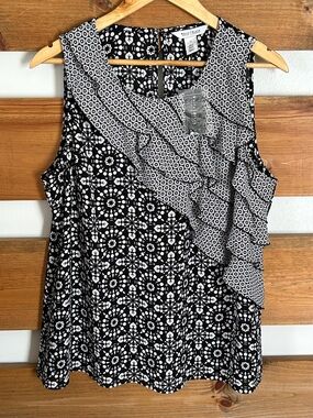 NWT White House Black Market Black and White Printed Sleeveless Blouse Size 14